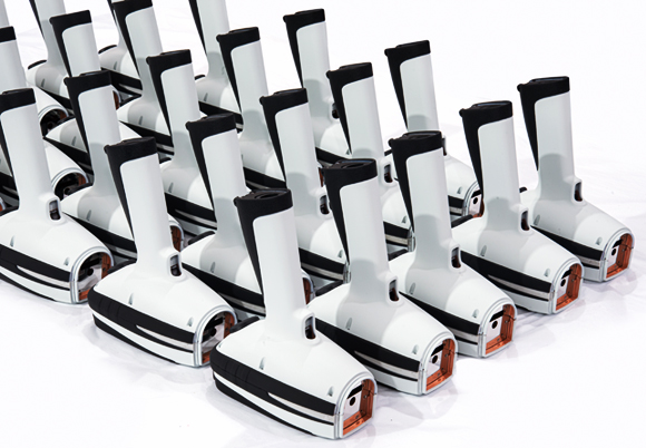 Injection molding tool components for producing custom plastic parts with high accuracy