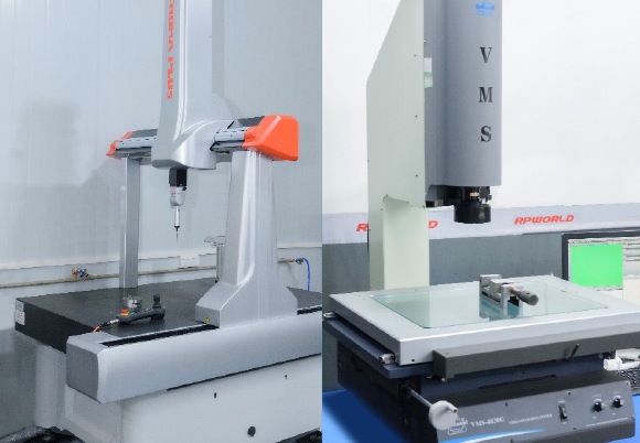 Injection molding tool components for producing custom plastic parts with high accuracy