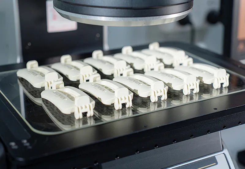Overmolding tooling and multi-material part manufacturing process